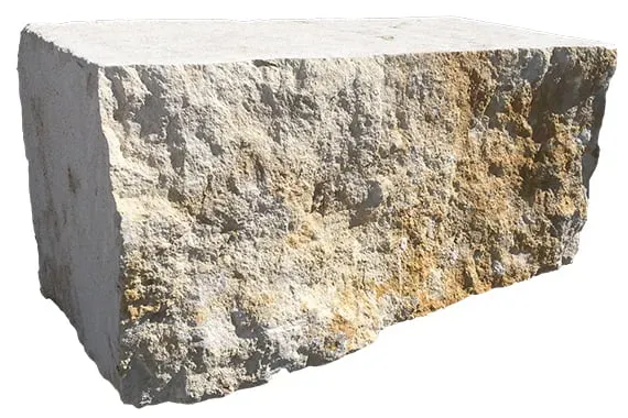 Bloc de pierre Montignac avec faces sciées et côtés bruts