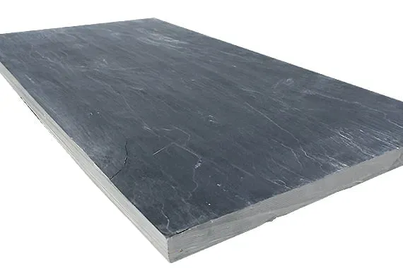 Dalles d’ardoise Nero aux surfaces clivées et aux nuances sombres